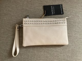 Pochette Vaschy beige con borchie