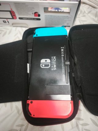 Nintendo Switch + FIFA 22 + Accessori
