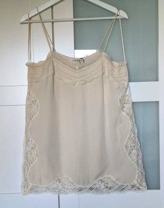 Top lencero Zara beige M Nuevo sin estrenar.
