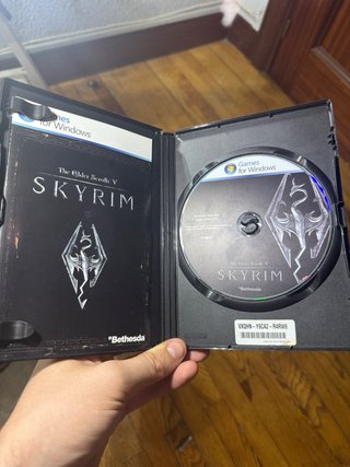 2 Juegos PC: Skyrim y Far Cry 3