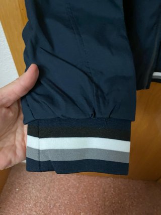 Chaqueta azul ligera con rayas