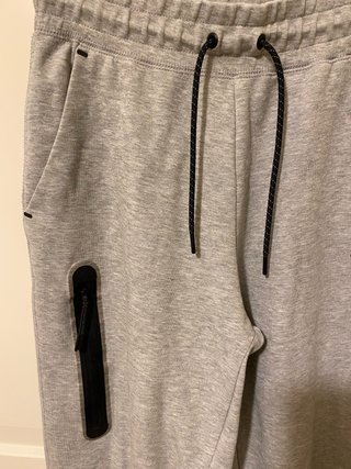 Pantalón Nike Tech Fleece Gris