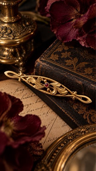 Spilla Art Nouveau oro con granato 1895-1910