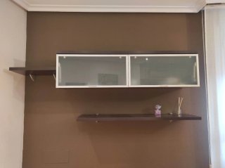 Muebles Altos de Salón con Vitrinas