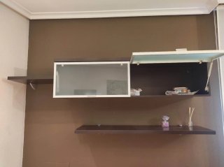Muebles Altos de Salón con Vitrinas