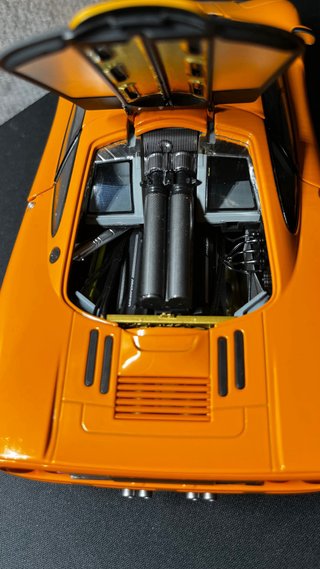 Maqueta 1:18 del McLaren F1 road car