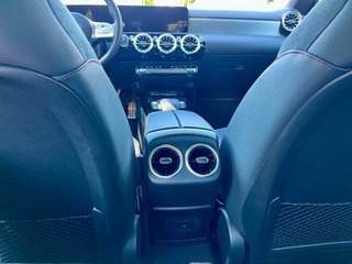 Mercedes-Benz Clase CLA 180 año 2022
