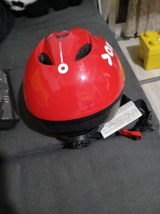 Casco de Bici para Niño Rojo con la etiqueta nuevo