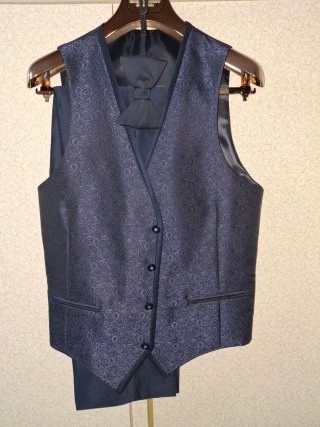 Traje de novio azul