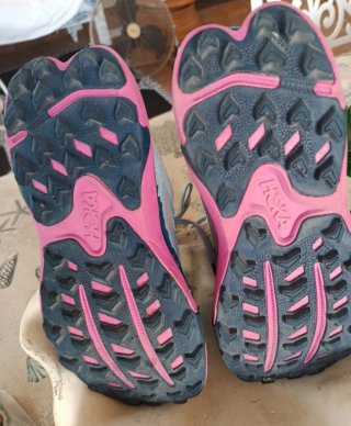 Zapatillas Deportivas Azules y Rosas