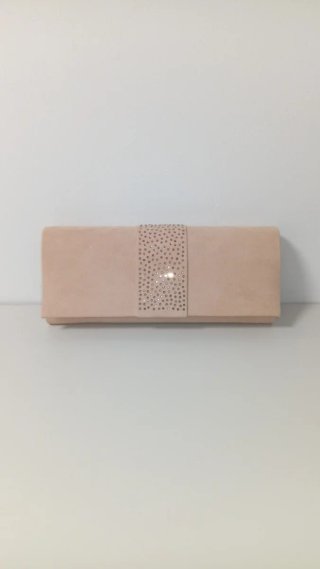 Bolso de mano rosa con cadena plateada