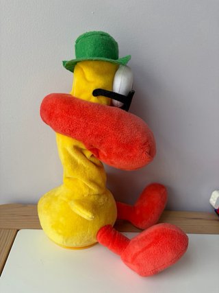 Muñeco Pato con sombrero y mascarilla