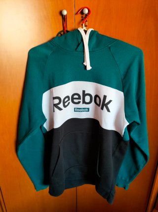 Sudadera Reebok con capucha