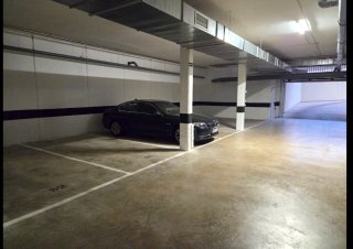 Plaza garaje amplia para coche grande