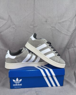 Zapatillas Adidas Campus 00s Gris y Blanco
