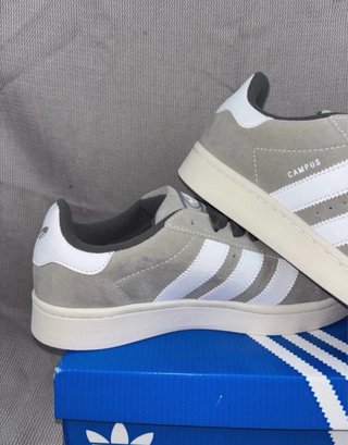Zapatillas Adidas Campus 00s Gris y Blanco