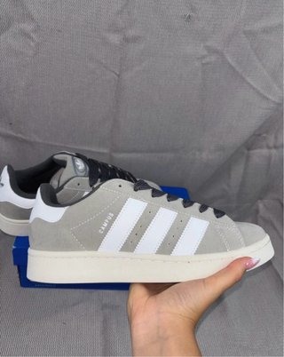 Zapatillas Adidas Campus 00s Gris y Blanco