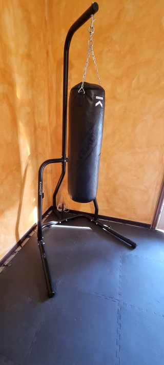 Sacco da Box Outshock 32kg con Supporto