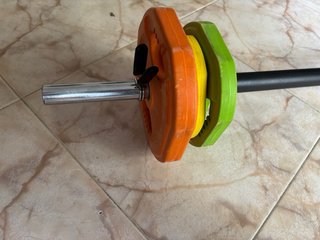 Kit de Musculación: Barra, Discos y Agarres