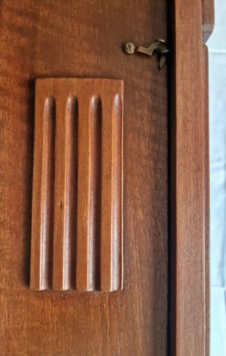Mueble antiguo para reloj de pared
