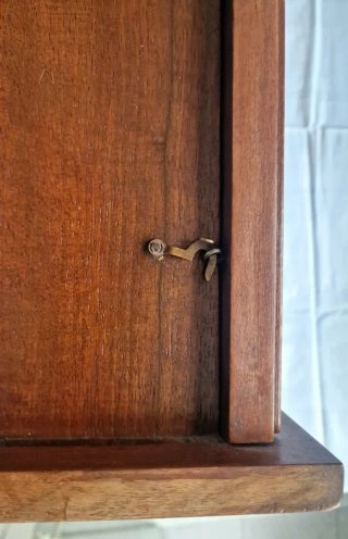 Mueble antiguo para reloj de pared