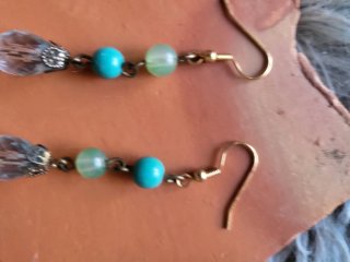 Pendientes largos artesanales turquesa y cristal