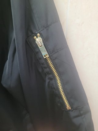 Chaqueta Bomber Negra Kiabi talla L