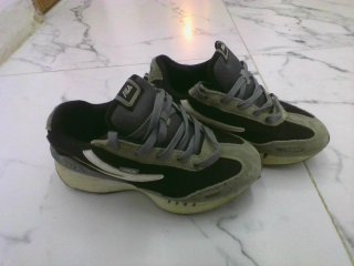 Zapatos Fila Talla 37 con pequeño agujero