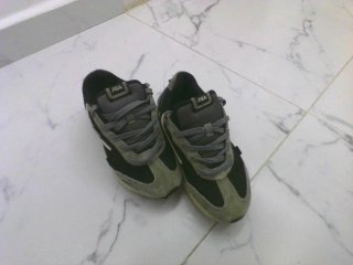 Zapatos Fila Talla 37 con pequeño agujero