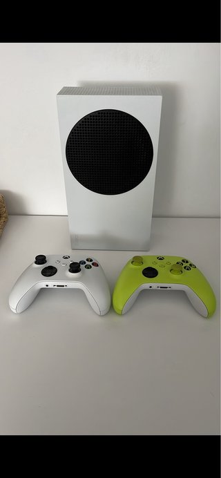 Xbox Series S 1TB + 2 Mandos