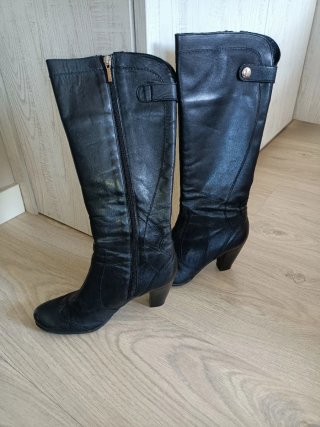 Botas altas de cuero negras