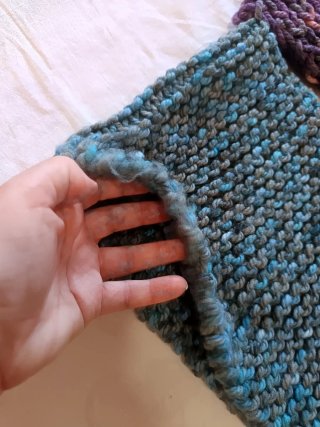 Lote de 4 bufandas y 1 gorro de invierno