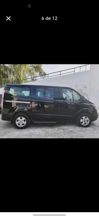 Furgoneta Negra de Pasajeros