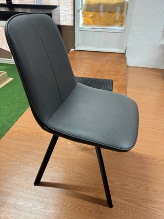 Silla de Comedor en Cuero Gris. NUEVA!!!