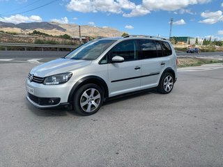 Volkswagen Touran cross  2012