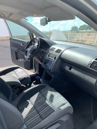 Volkswagen Touran cross  2012