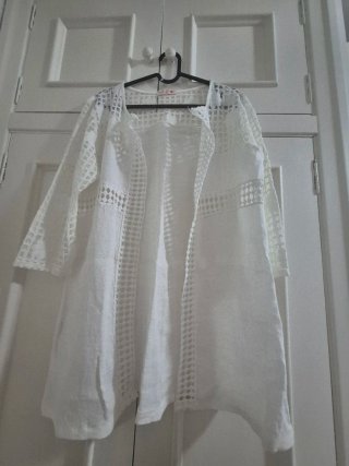 Chaqueta Blanca con Detalles de Encaje