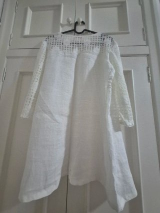 Chaqueta Blanca con Detalles de Encaje