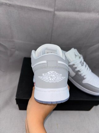 Air Jordan 1 Low Blancas y Grises