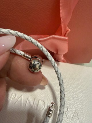 Pulsera doble Pandora dorada y blanca