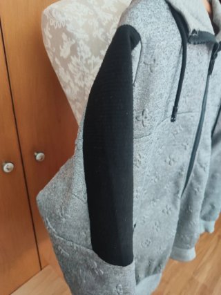 Sudadera con cremallera gris