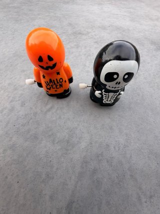 Cesto de Halloween com 2 Brinquedos de Corda