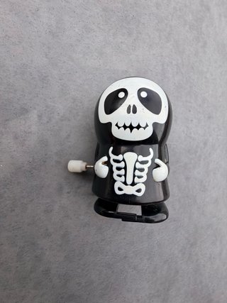 Cesto de Halloween com 2 Brinquedos de Corda