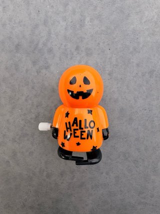 Cesto de Halloween com 2 Brinquedos de Corda