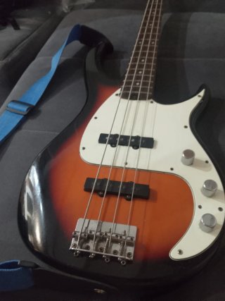 Bajo Peavey Milestone