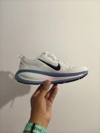 T38 Nike Vomero 18 blancas/azules