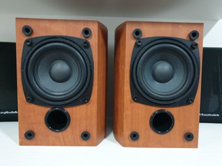 2 x Altavoces Wharfedale Marrones