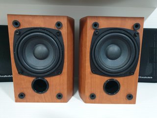 2 x Altavoces Wharfedale Marrones