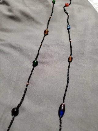 Collar largo con cuentas multicolor