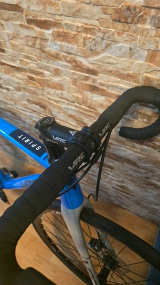 Bicicleta de carretera azul WRC